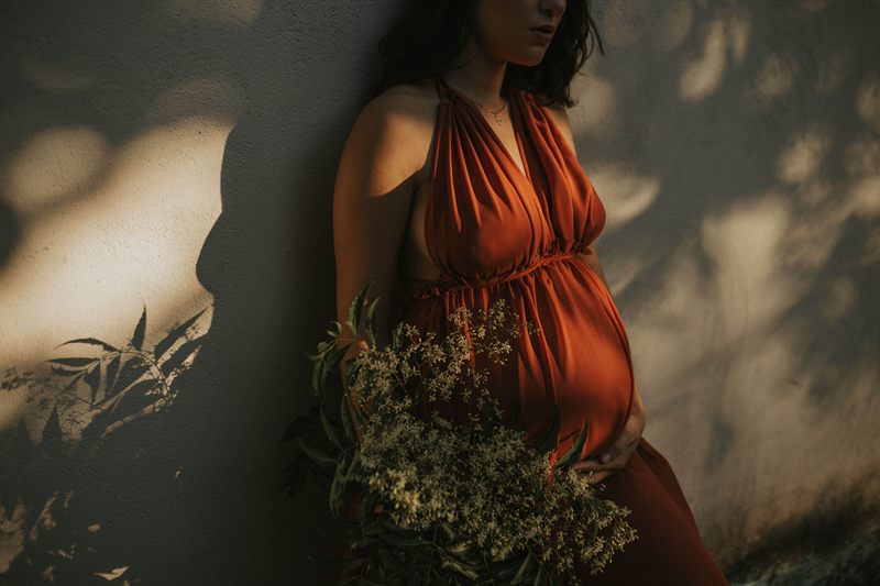 Artistic maternity portrait with wild flowers